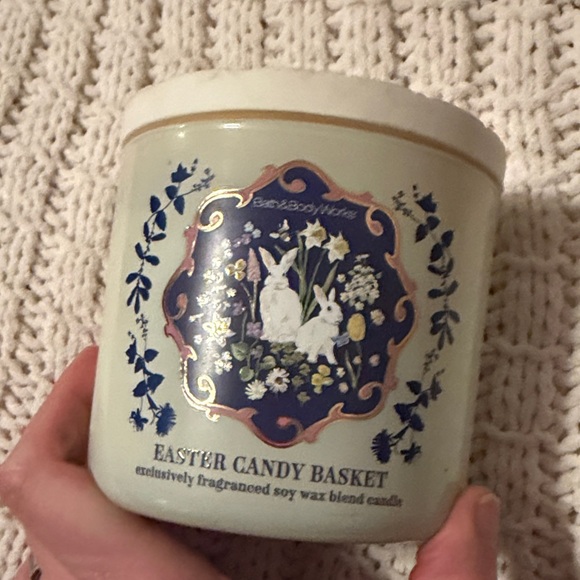Bath & Body Works Easter Candy Basket Candle - Blue and White - Picture 3 of 5